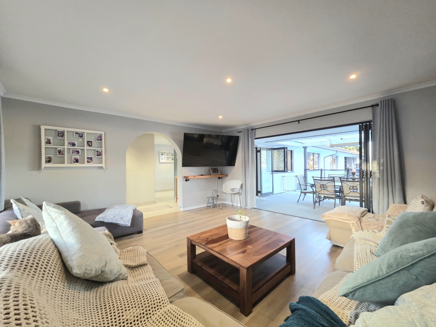 5 Bedroom Property for Sale in Eversdal Western Cape